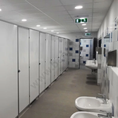 WC fülke, WC válaszfal, WC kabin, szendvicspanel, műanyag szendvicspanel, stadur szendvicspanel